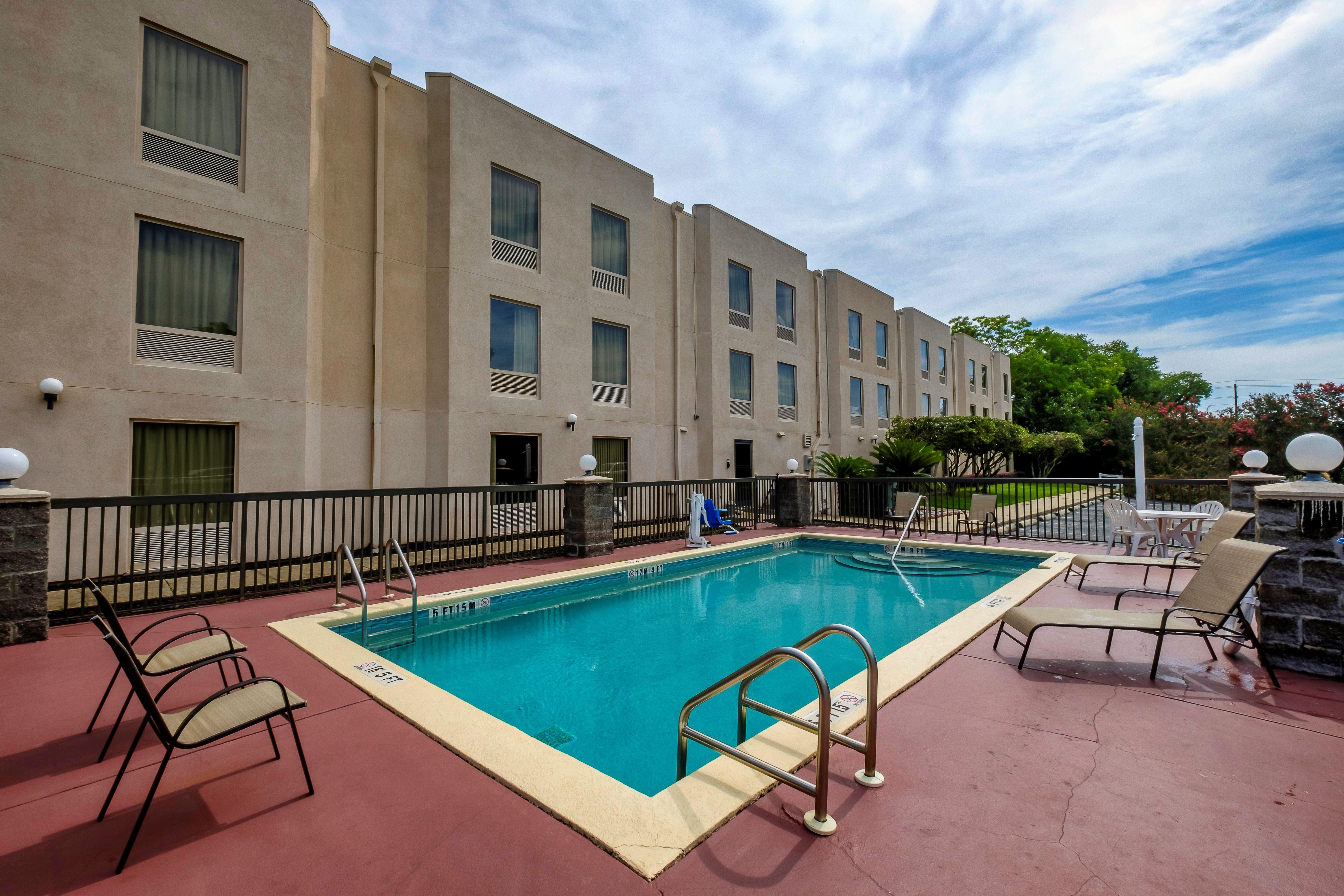 Red Roof Inn Pensacola Fairgrounds Exterior photo
